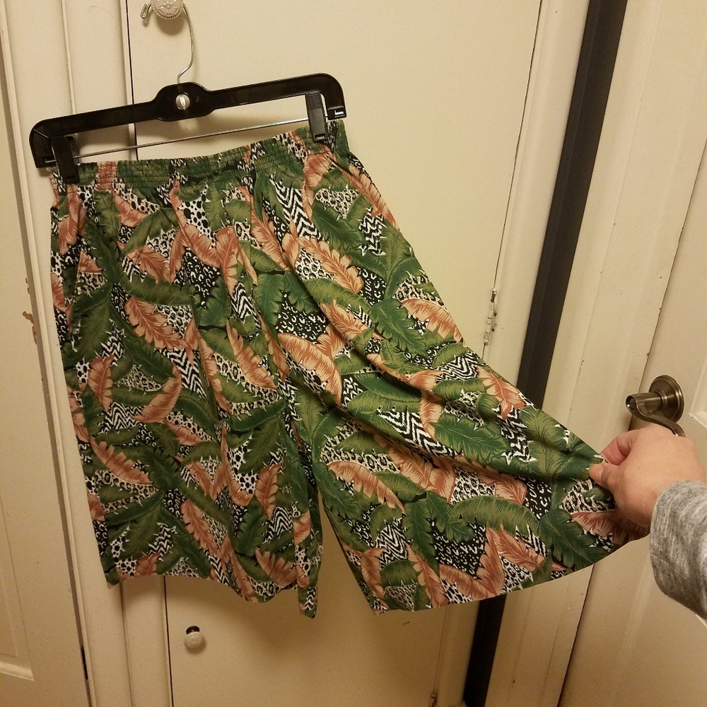 Vintage elastic waist sz 12 tropical animal shorts